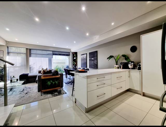3 BEDROOM TOWNHOUSE TO LET IN OAKLANDS
